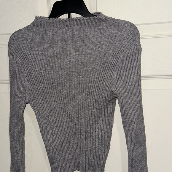 Gray Long Sleeve Cropped Sweater -SHEIN Medium- Bundles and Offers Welcome - Picture 2 of 3